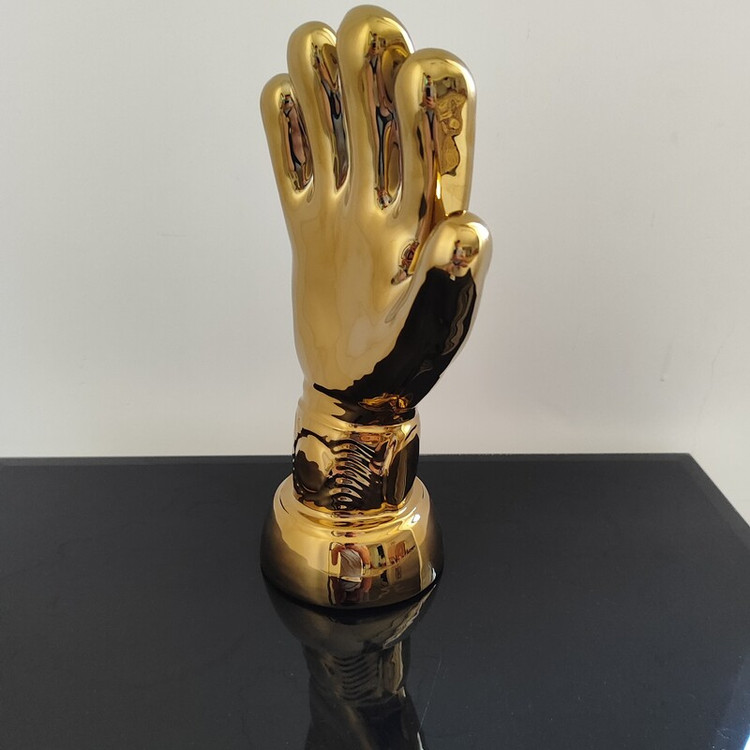 کاپ دستکش طلا