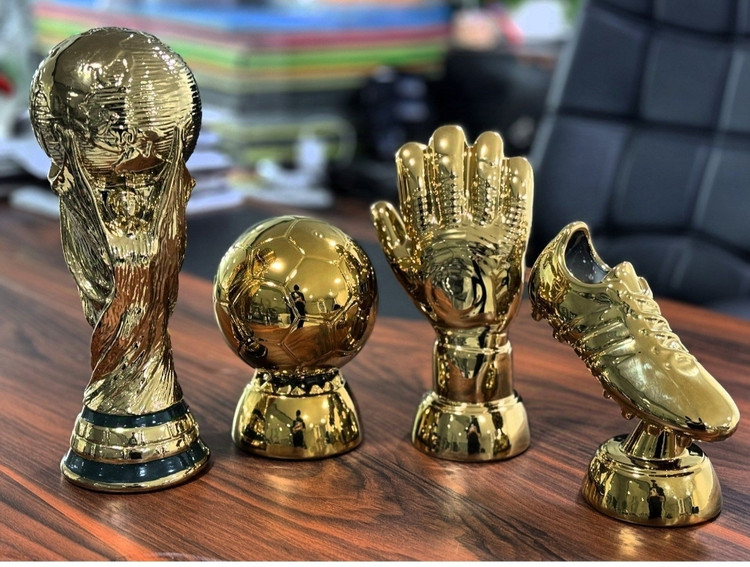 ست جایزه تندیس فوتبال