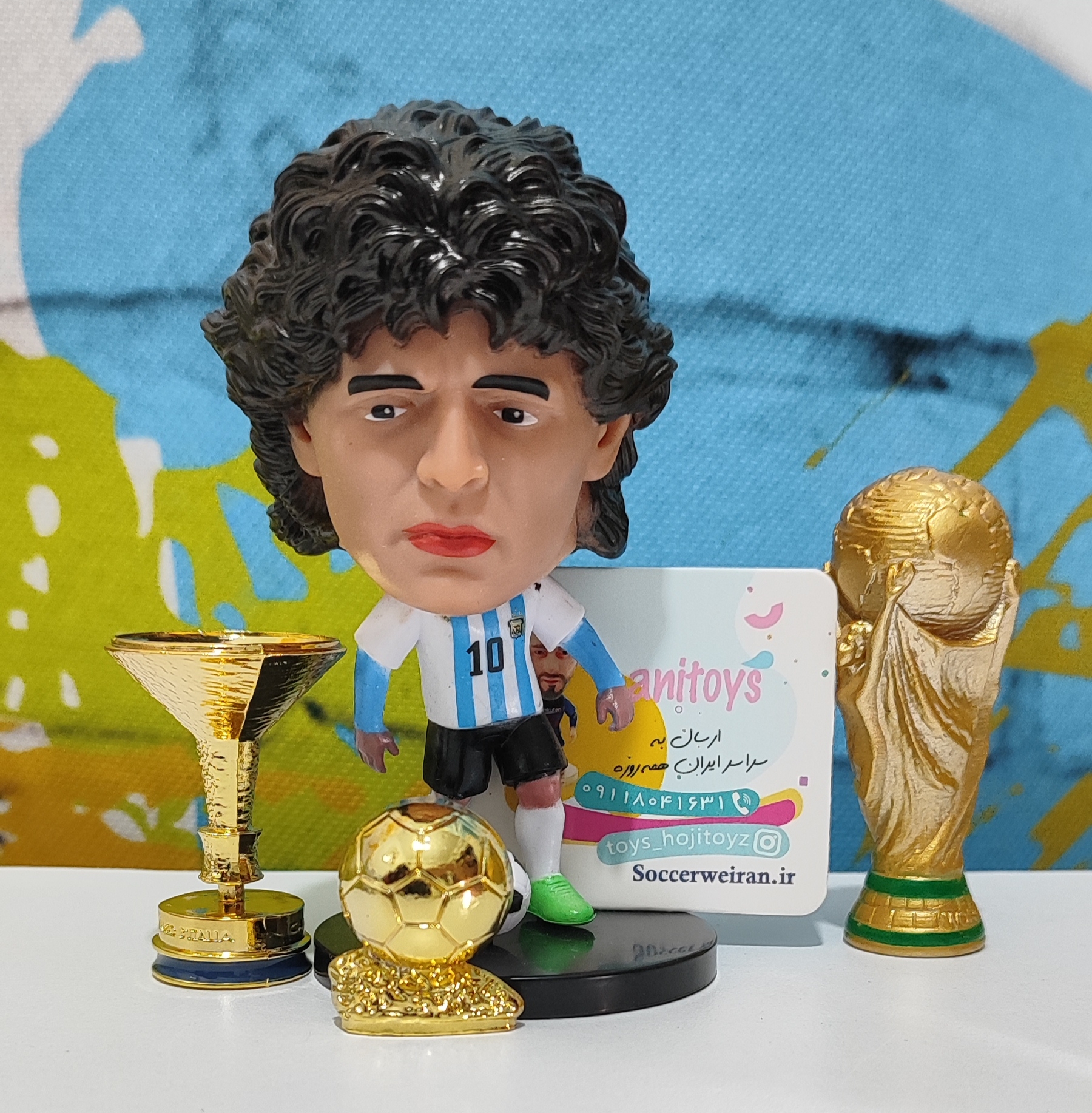 عکس مارادونا و توپ طلا و کاپ جام جهانی