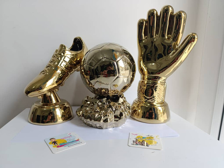 ست کفش طلا توپ طلا دستکش طلا