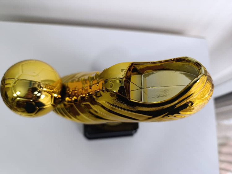 جایزه کفش طلایی توپ دار