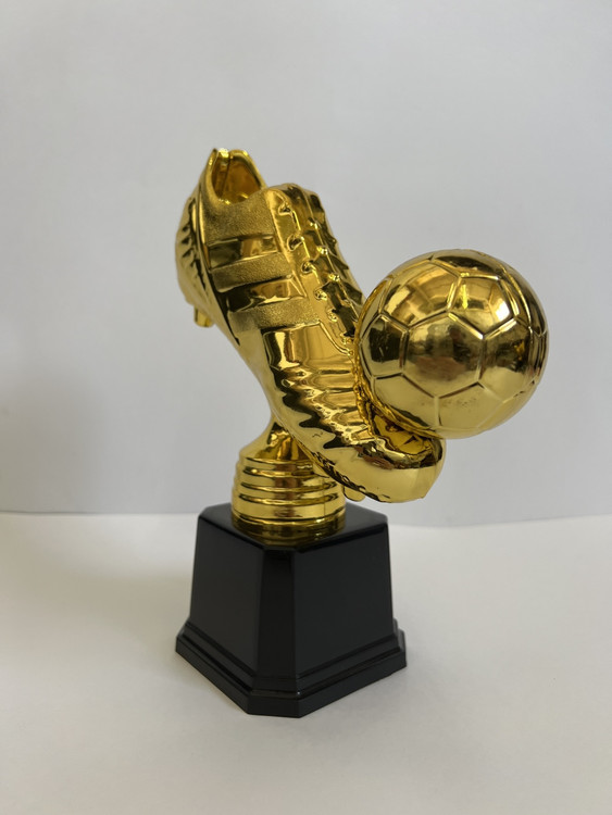 کفش طلا و توپ طلا