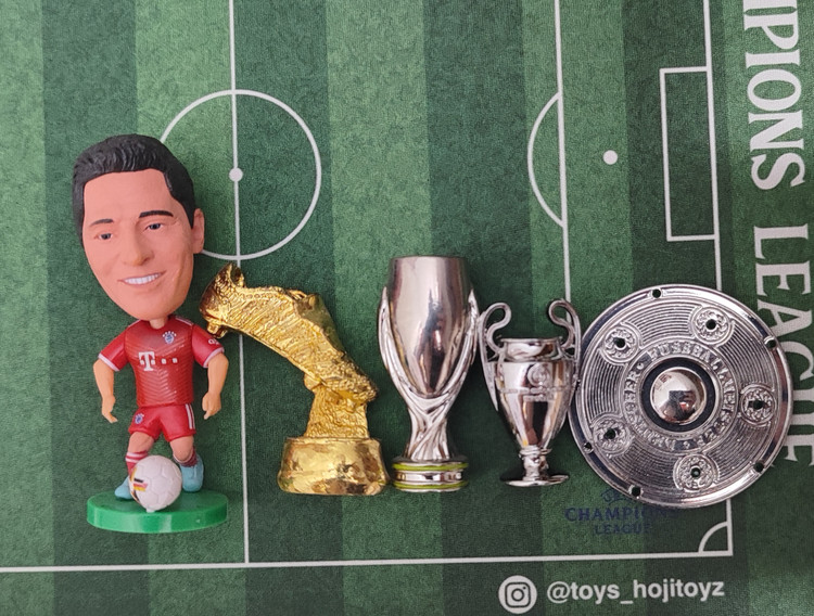 اکشن فیگور لوادونسکی ساکروی و افتخاراتش