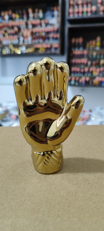 تندیس دستکش طلا فوتبالی