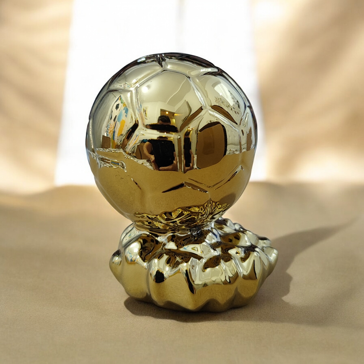 خرید و فروش تندیس توپ طلا فوتبال