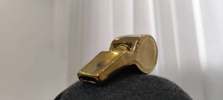 تندیس ورزشی سوت داوری طلایی فوتبال جایزه