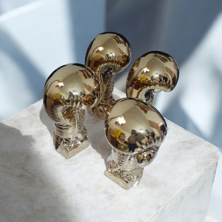 تندیس دستکش طلا بوکس