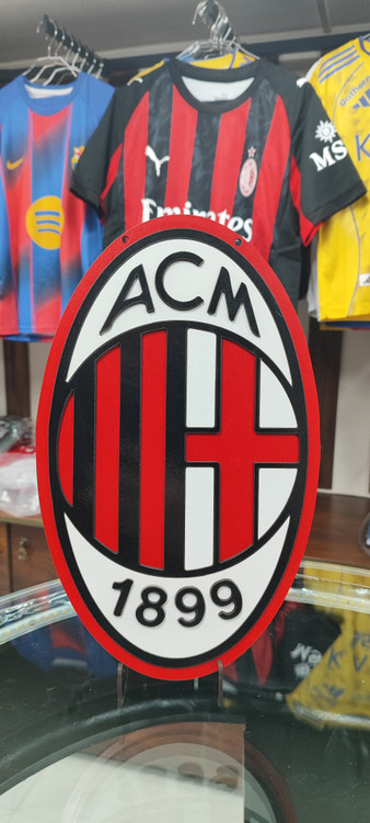 تندیس فوتبالی میلان