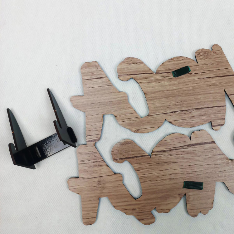 استند چوبی شعار تیم بارسلونا پشتش