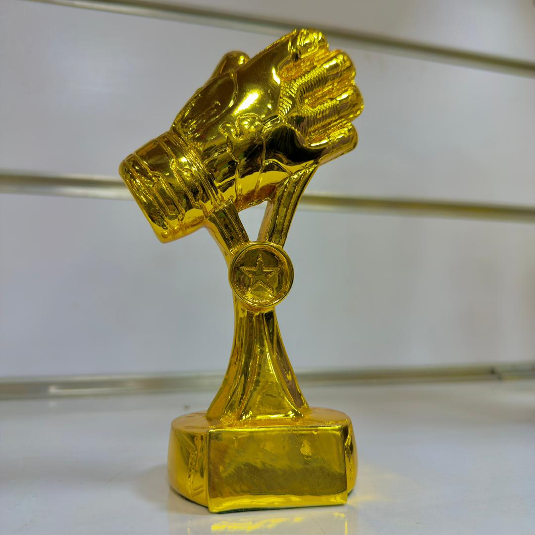 تندیس دستکش طلایی دروازه‌بانی مدل Golden Glove (ارتفاع ۲۱ سانتی‌متر)